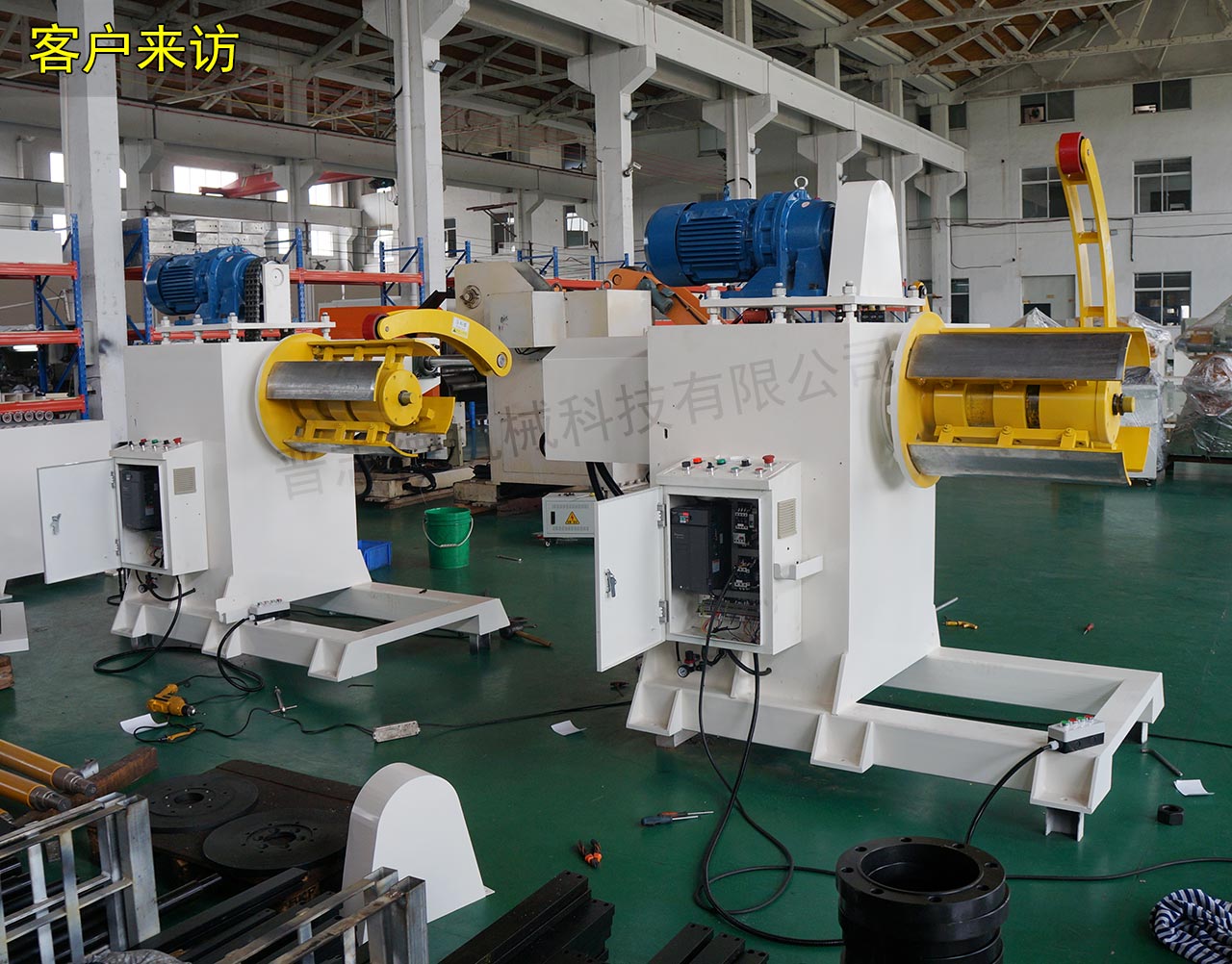 汽車(chē)配件送料機(jī),汽車(chē)沖床送料機(jī)