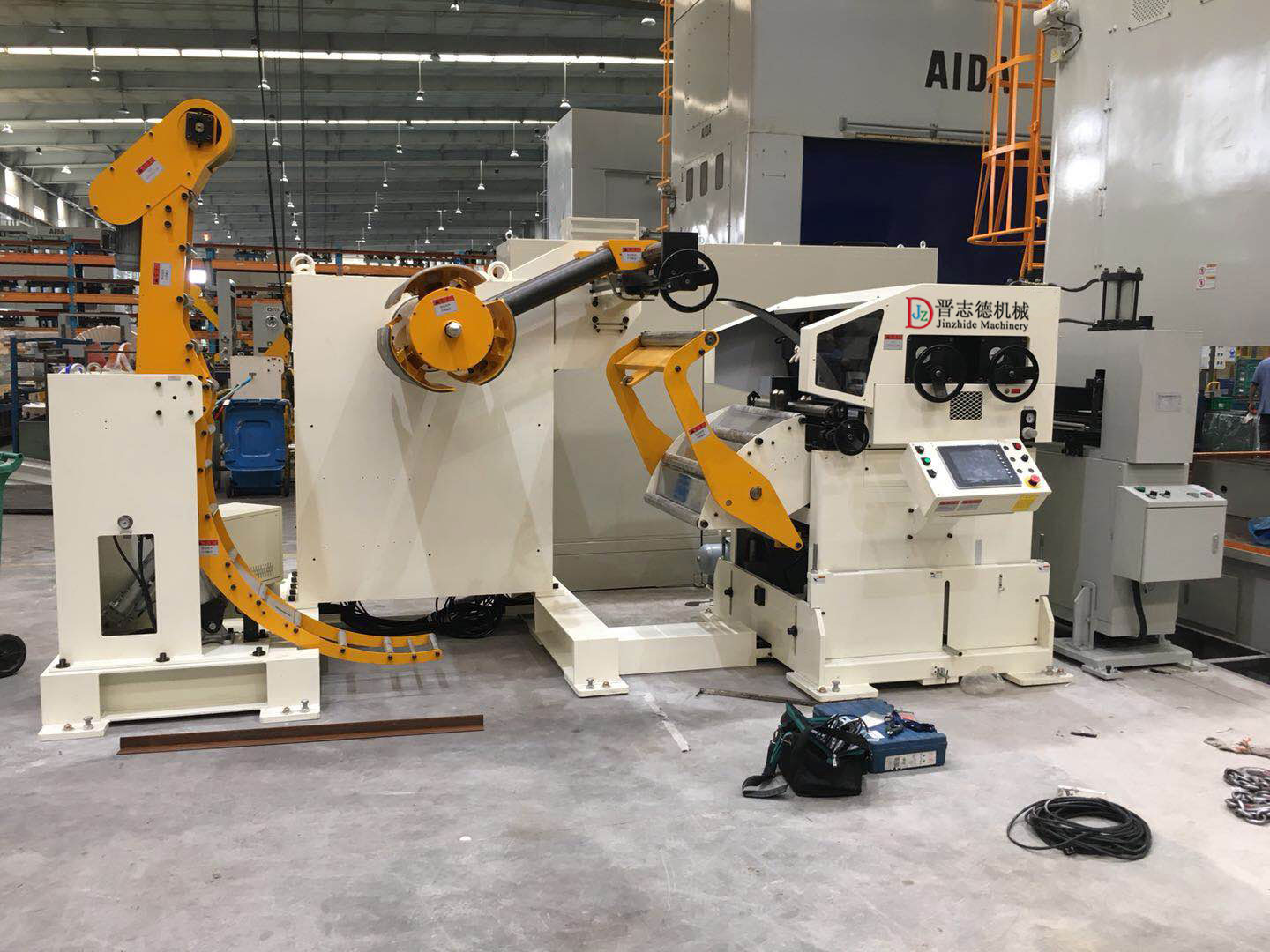 三合一送料機(jī)出口德國(guó),送料機(jī)出口德國(guó)汽車(chē)廠(chǎng)