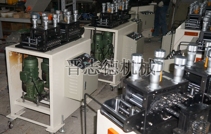 整平機、送料機生產一角